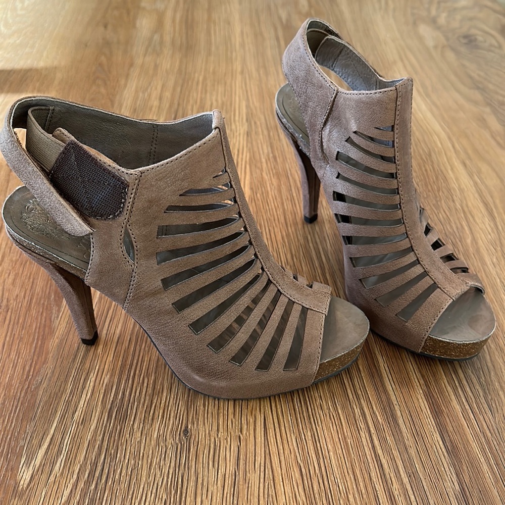 NEW Vince Camuto Platform Cage Sandals